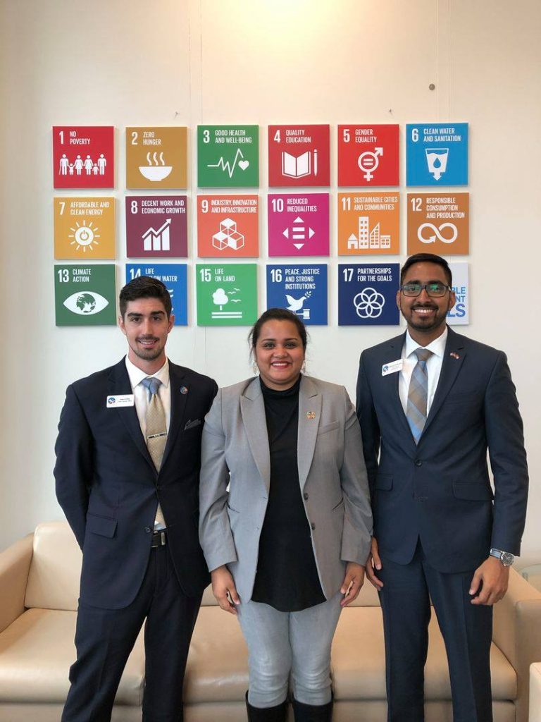 A group photo with the UN Youth Envoy Jayathma Wickremasinghe.